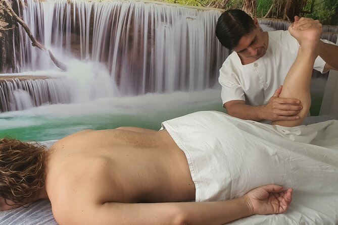 1 Hour Private Chiromassage Session in Seville - The meeting point near Macarena
