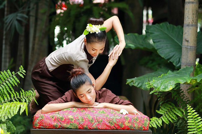 2 Hour Siam Herbal Luxury Spa Package at Fah Lanna Spa - Old City branch - What to expect from the two massage styles