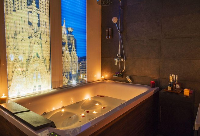 30 min Couple Massage and 30 min Floral Bath at THAI SPA MASSAGE - Cava, tea, and the small finishing touches