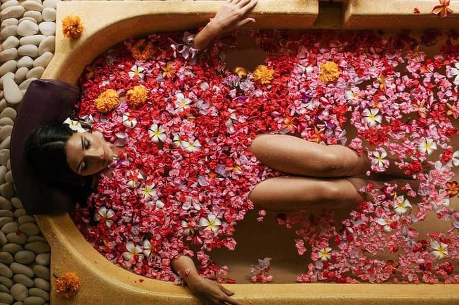 4 Hours Ultimate Spa Experience - The Aromatherapy Foot Bath Starts Gently