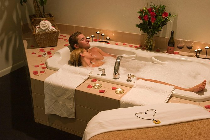 60 min Couple's Massage to choose and 30 min Floral Bath at THAI SPA MASSAGE - A spa stop in the heart of Eixample