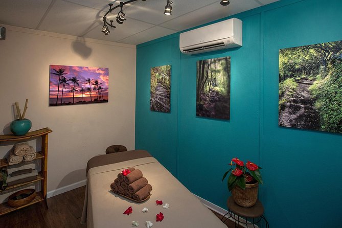 60 Minute Lomi Lomi Massage - A convenient Ward Avenue location, with one parking tip