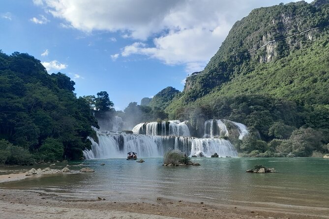 7 Days Dong Van Ha Giang Private Loop Tour with Wellness Programs - Day 6: Ma Pi Leng Pass and the road to Du Gia