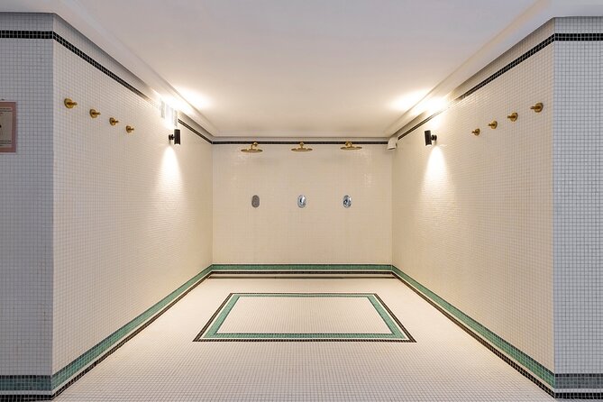 Access to the SPA in Biarritz - The 30°C pool and two whirlpools