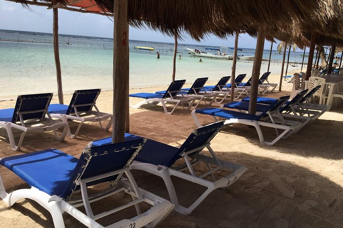 ADULTS GOLD A day at the beach at Los Arrecifes Restaurant-Open Bar And Massage. - The open bar from 9:00 a.m. to 2:00 p.m.