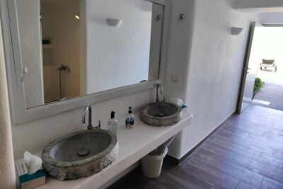 Akrotiri: Couples Massage & Pool Day Access