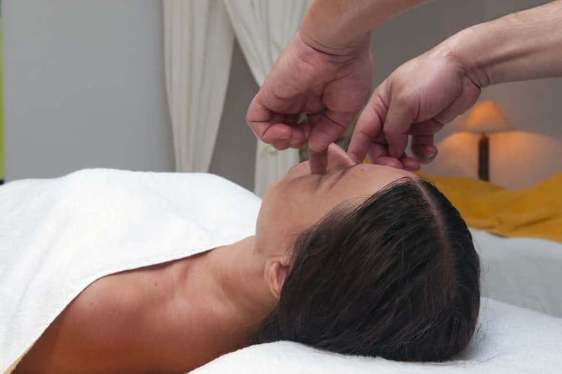 Akrotiri: Travel Recovery Aromatherapy Massages - Who should book this massage?