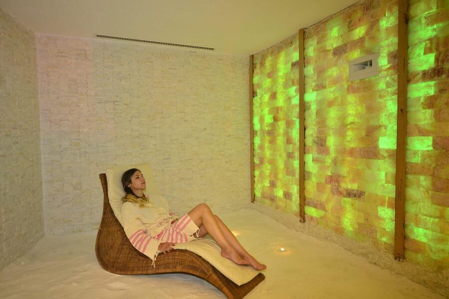 Alanya: Turkish Bath with Foam and Aromatherapy Massages - Poolside fruit, drinks, and Turkish tea