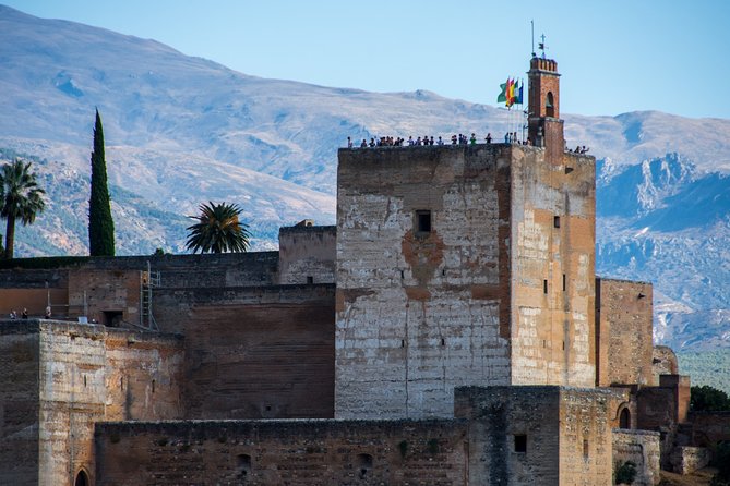 Alhambra Tour and Nazaries Palaces with Hammam Massage Experience - Key points before you book