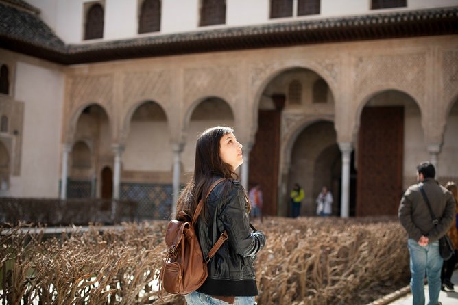 Alhambra Tour and Nazaries Palaces with Hammam Massage Experience - The Nasrid Palaces: the tour’s centerpiece