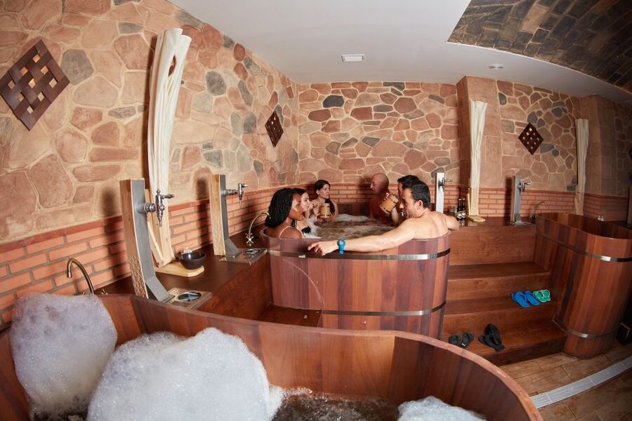 Alicante: Beer Spa Experience with Tastings and Snacks - Resting on the barley bed
