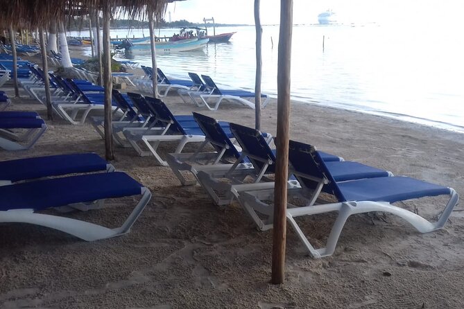 All-inclusive beach day in LOS ARRECIFES REST. / open bar - massage and lunch .. - Lunch means one choice from five dishes