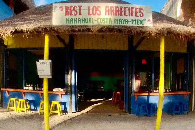 All-inclusive beach day in LOS ARRECIFES REST. / open bar - massage and lunch .. - What the setting is really like
