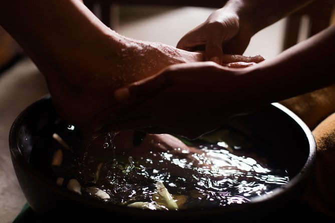 Apsara Indulgence 4 Hands Massage in Phnom Penh - The 90-minute massage and the two-therapist rhythm