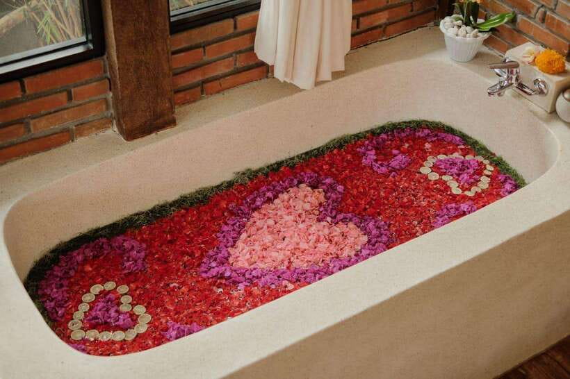 Bali: Ubud Spa Balinese Massage Scrub Flowerbath 2 hour - How the $44 price compares with the experience