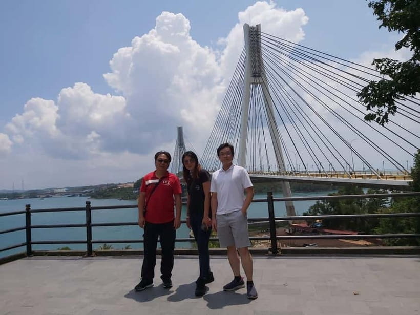 Batam Day Tour with Singapore ferry ticket, massage & lunch - Malay dance and angklung at Saung Budaya Batam