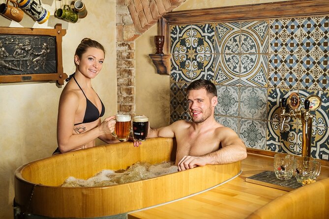 Beer bath Spa for 2 people/ 1 tub - 1,5 hour Activity in Prague - The 20-minute whirlpool session