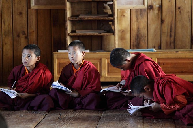 Bhutan Spiritual & Wellness Tour Package With Monastic Stay - Day 2: Dochu La and the road to Gangtey