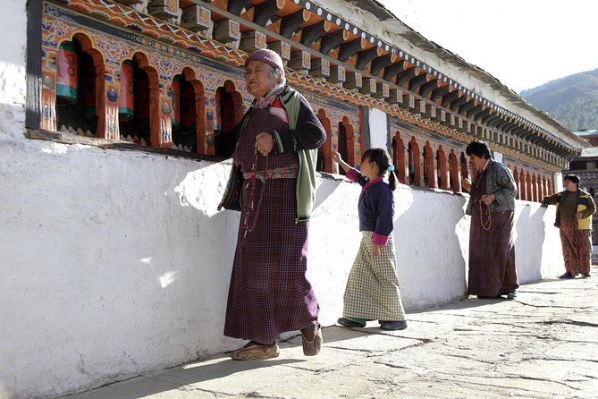Bhutan Spiritual & Wellness Tour Package With Monastic Stay - Day 1: Thimphu’s dzong, chorten, and giant Buddha