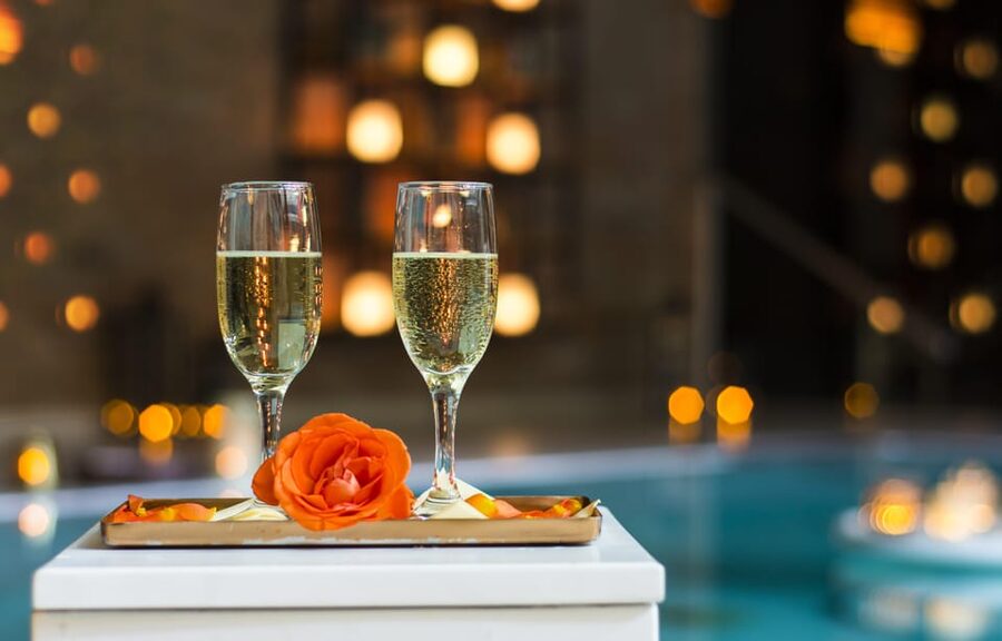 Budapest: Couple Holistic Swedish Massage with Jacuzzi Time - Timing your visit in Budapest