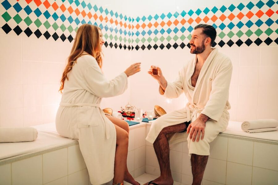 Budapest: Couple Holistic Swedish Massage with Jacuzzi Time - Drinks, snacks, and the bar