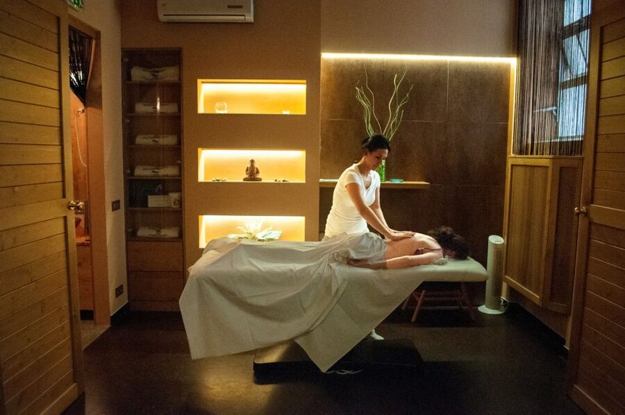Budapest: Full-Day Gellért Spa Ticket - Key points to know before you book