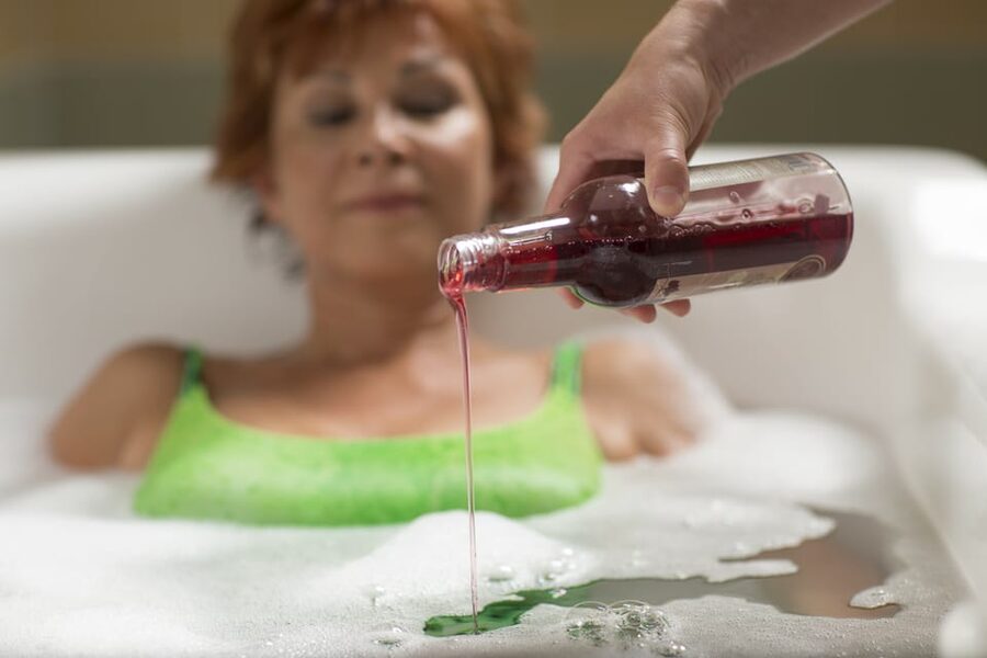 Budapest: Margaret Island Day Spa Entry Ticket - Saunas and thermal water carry the Hungarian tradition