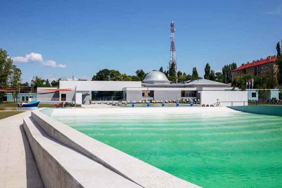 Budapest: Pesterzsébet Salt-Iodine Spa & Sauna World Ticket - Food, Parking, and Practical Comfort