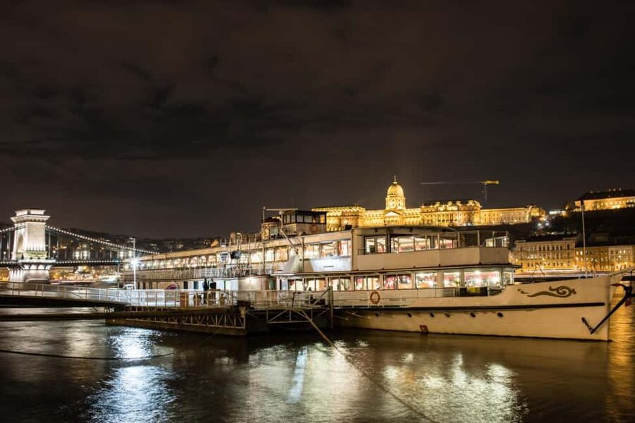 Budapest Super Saver: Spa, Basilica Tour, and Danube Cruise - What the $64 price really buys you