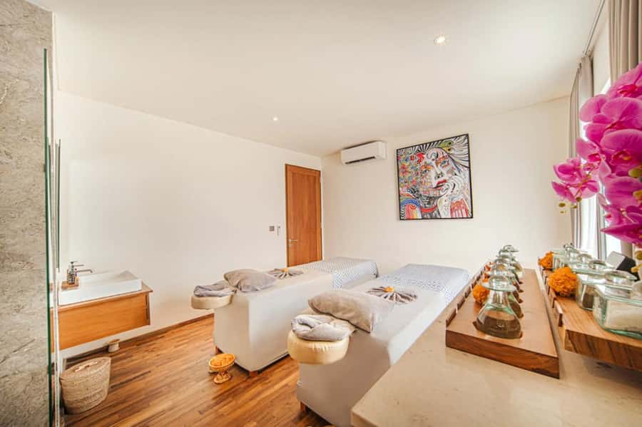 Canggu: Massage and Spa Experience at Svaha Spa Berawa - Hot stones for tired muscles