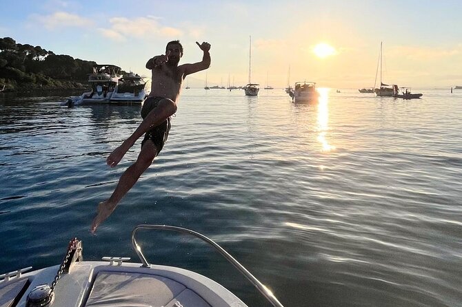 Cannes Relaxation evening in the Lerins Islands Private boat - What happens around Sainte-Marguerite and Saint-Honorat