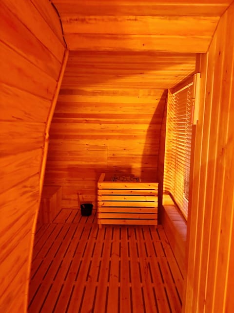 Cappadocia Turkish Bath/Hamam & Massage - Entering the sauna and preparing the skin