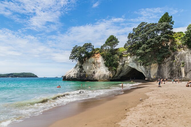 Cathedral Cove with the Lost Spring Hidden Spa - Walking toward Cathedral Cove
