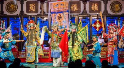 Chengdu: Sichuan Opera Show & Covered Bowl Tea & Massage