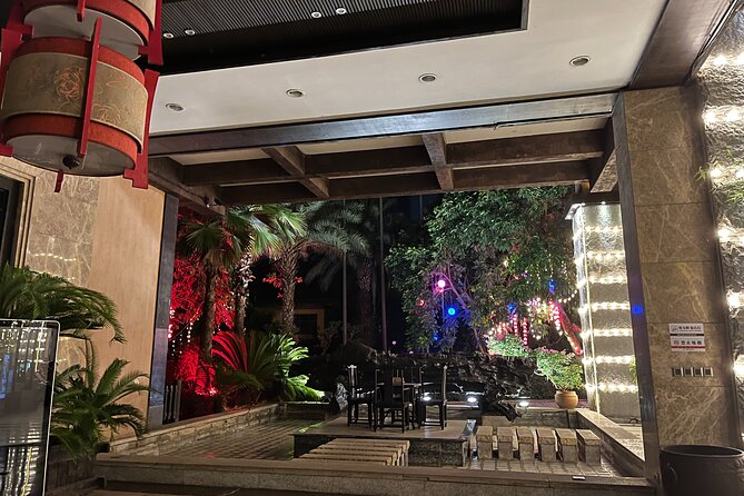 Chongqing Luxury Hot Spring and Massage Luxury Meal Private Tour - Who should book this experience?