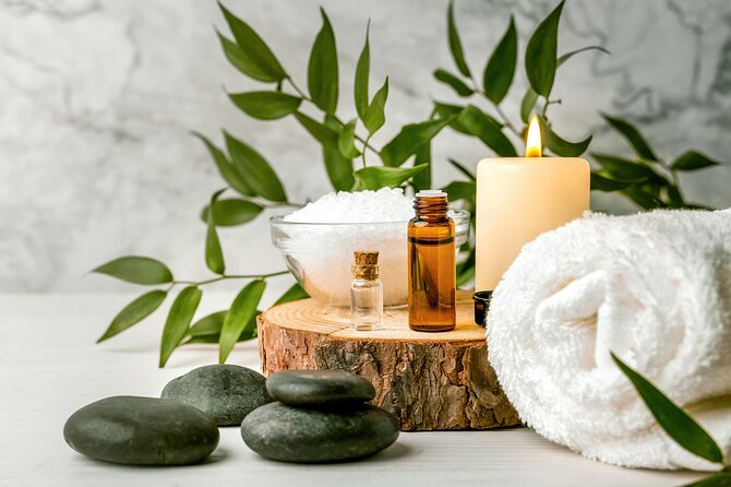 Cleopatra's Deluxe Spa Treatment with Massage, Sauna, and Jacuzzi - The 45-Minute Full-Body Massage