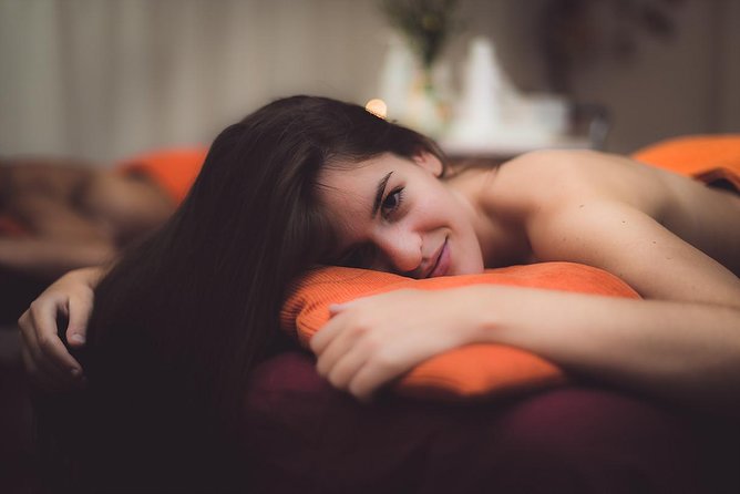 Couple Massage: 1 hour - A quiet hour after Granada’s steep streets