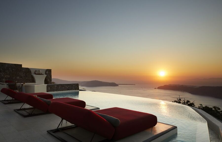 Daybed Relaxation with infinity pool use with caldera views - Swimming in the Infinity Pool