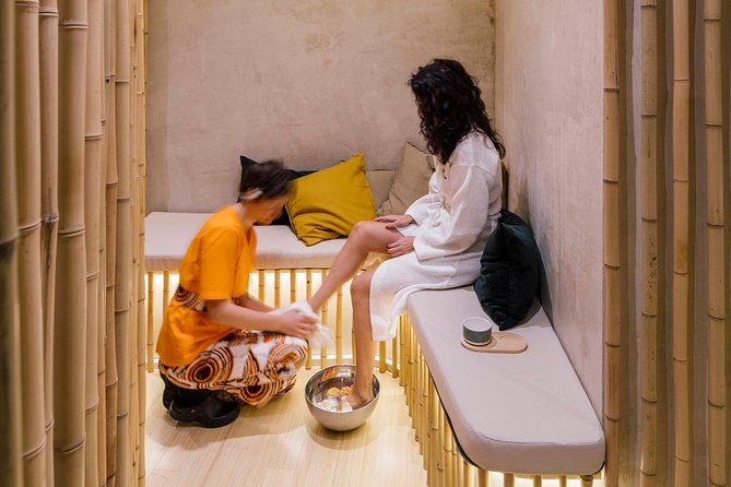 Deep Tissue Massage and continue visiting - A calm hour near Madrid’s Centro district