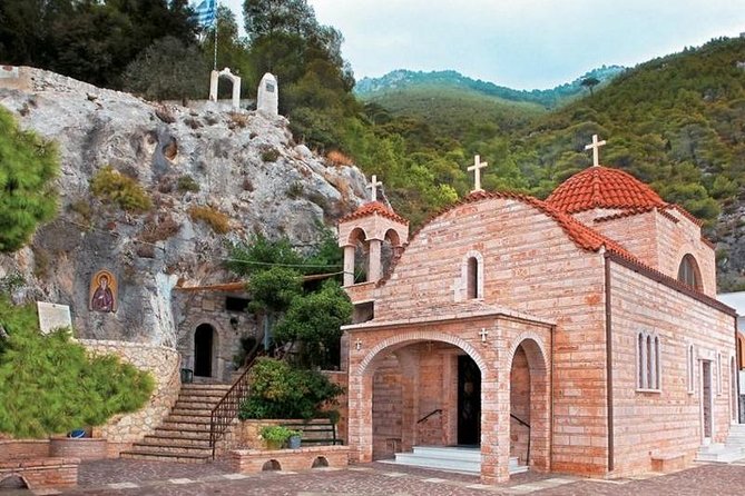 Explore Loutraki & Lake Vouliagmeni: Nature and Relaxation - The private format and the role of your escort