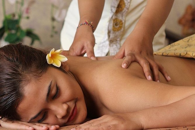 Facial treatment + Balinese massage at Bali Luxury Spa - The Balinese facial is more soothing than corrective
