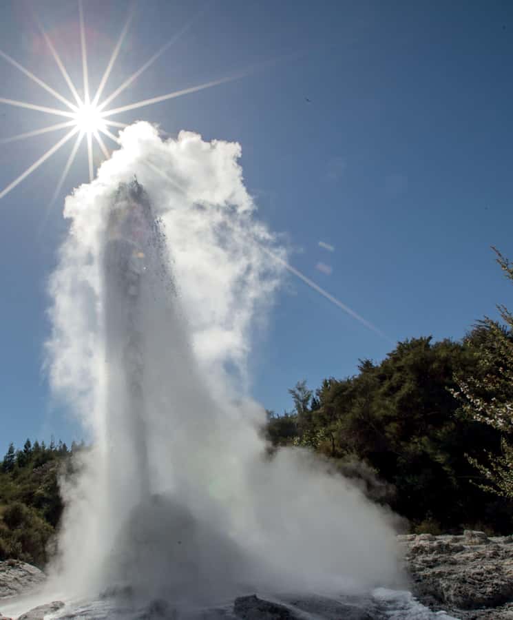 From Auckland: Wai-O-Tapu & Polynesian Spa Rotorua Day Tour - The Auckland pickup and the long road south
