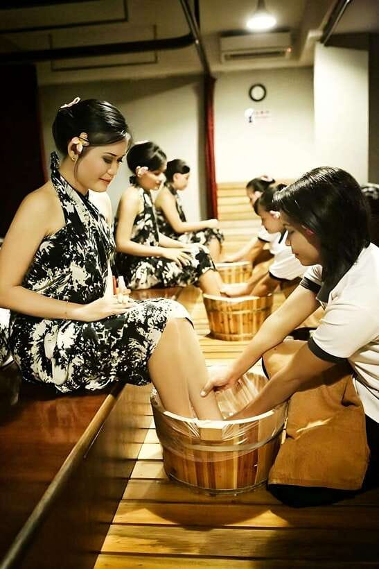 From Singapore, Batam Heritage Day Tour with Lunch & Massage - Seafood lunch with a vegetarian choice