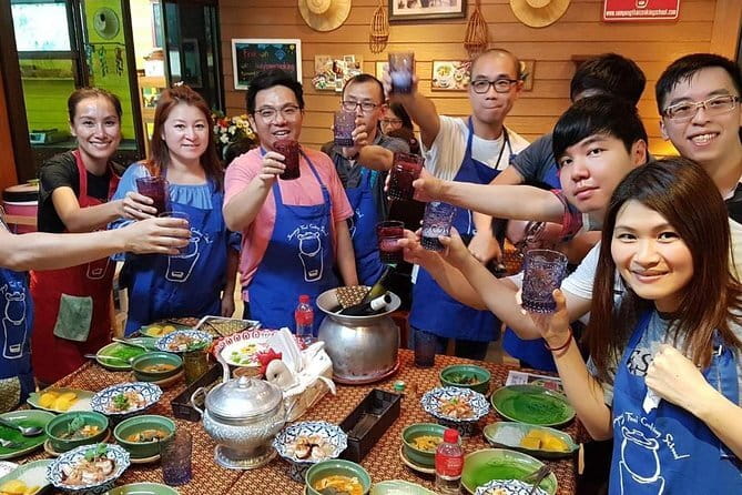 Fun Tuk Tuk Dinner and Massage in Old Town Bangkok - Chinatown for the main meal