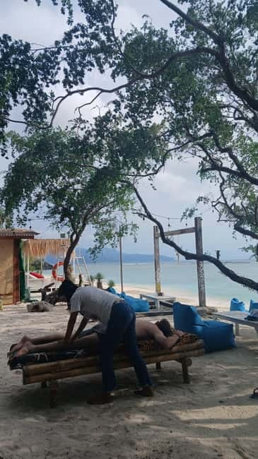 Gili Trawangan: Beach Massage with Sunset and Cocktail - Weather, appointments, and simple planning