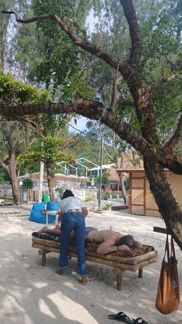 Gili Trawangan: Beach Massage with Sunset and Cocktail - Should you book the Gili Trawangan beach massage?