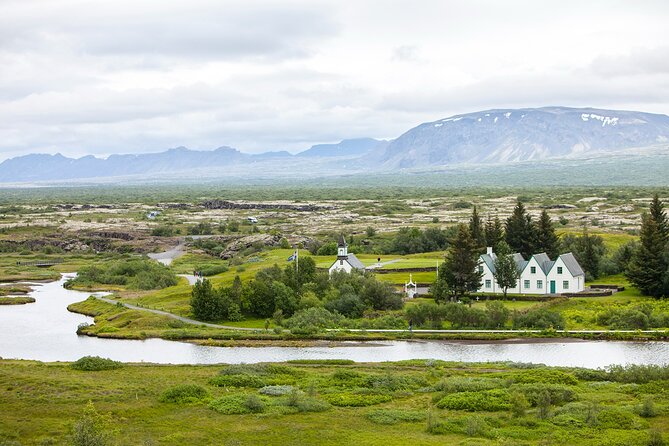 Golden Circle Classic Tour with Secret Lagoon Relaxation - Þingvellir: where geology and government meet