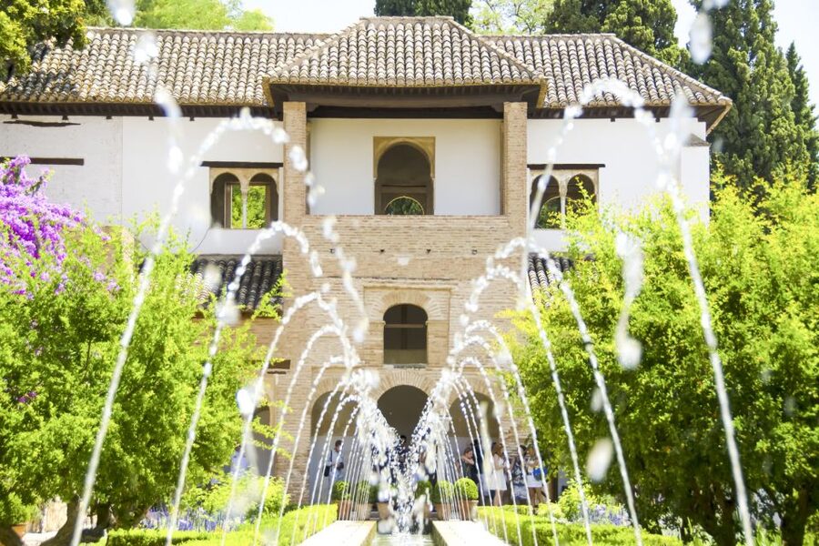 Granada: Alhambra Guided Tour and Arabian Bath and Massage - One hour of free time in Granada