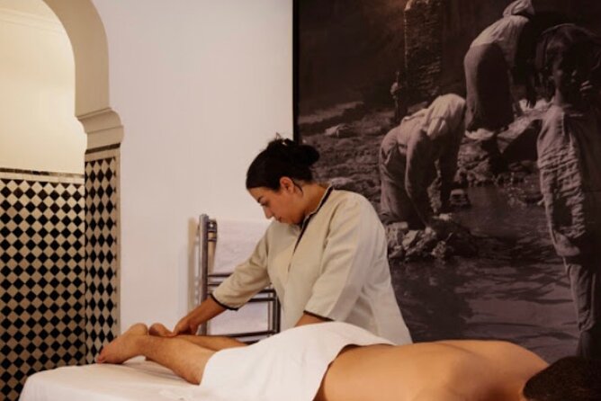 Hammam & Massage - Entering through the wall of flowers