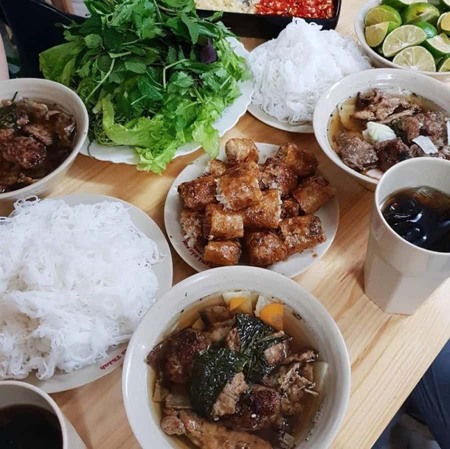 Hanoi: Michelin Guide Street Food Tour with Spa Experience - Optional train street and water puppet additions
